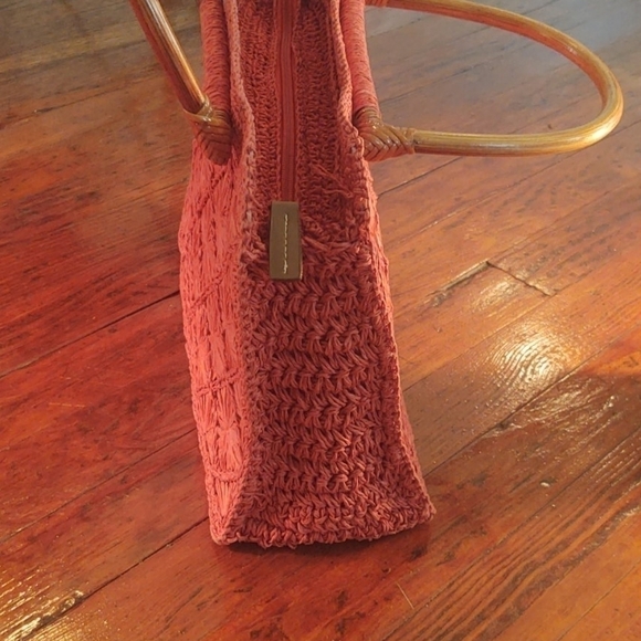 Pink Woven Straw Bag with Wooden Handles - Picture 5 of 6